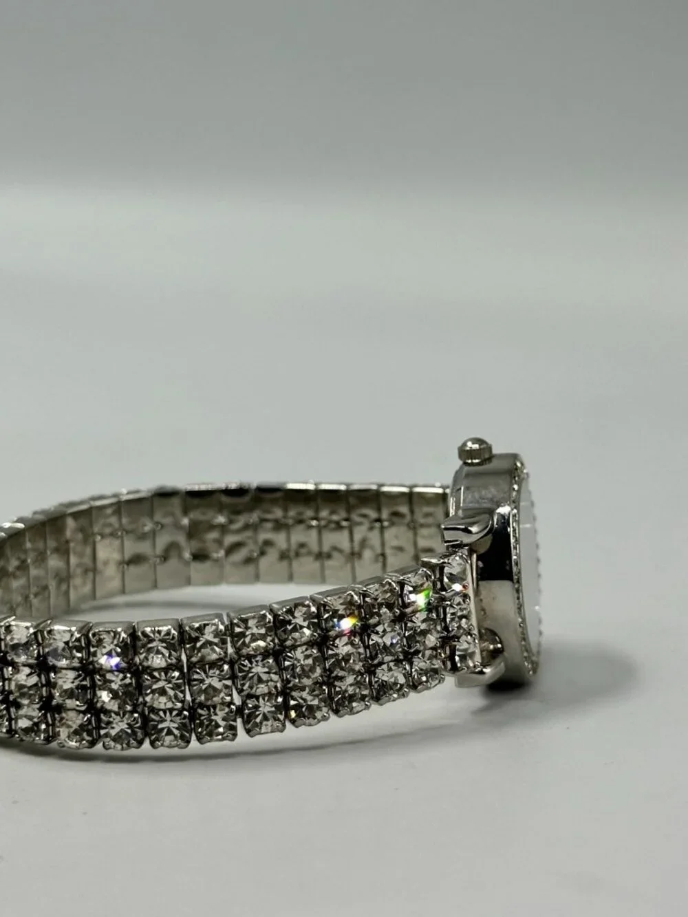 Rhinestone Watch Women Silver Tone Mother of Pearl Dial Stretch New Battery 6.5